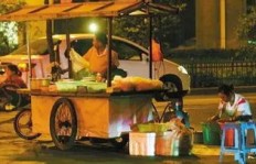 小区楼下摆摊卖宵夜，真的能赚大钱吗？