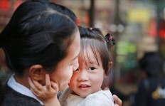 独自一人如何支撑两子生活？育儿艰辛背后的真实故事