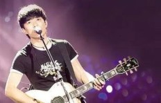你知道哪首歌里唱到男人要努力挣钱吗？