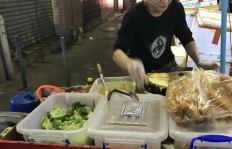 厦门街头摆摊卖饼，真的能月入过万吗？