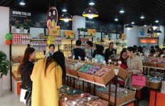 如何成功开设零食店并实现盈利？