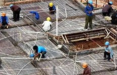 在建筑工地，哪种工作方式能最快实现收入增长？