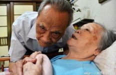85岁高龄老人开滴滴，真的能赚到钱吗？
