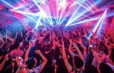 女DJ是如何在音乐行业中实现高收入的？