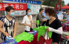 心动小镇冷饮摊宣传任务，如何吸引顾客参与？