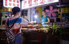 部队门口摆摊，卖什么商品最能吸引官兵消费？