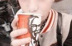 外国小哥QQ头像更换频繁，究竟有何奥秘？