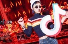 刷抖音时为何QQ音乐会突然响起？原因何在？