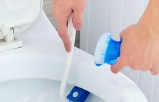 马桶刷竟成QQ空间自慰工具？这段视频引发了怎样的争议？