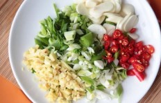 做花甲粉丝煲，用铁锅可以吗？粉丝要提前泡发吗？煮花甲前需要焯水吗？