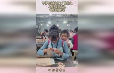 如何在工厂工作同时兼顾带娃和赚钱？
