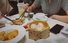 抖音上姐妹聚餐视频真的能带来收入吗？如何实现盈利？
