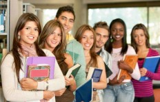在美国留学的学生们是如何实现经济独立的？