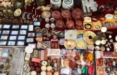 文玩地摊上卖哪些物品最能吸引顾客并实现盈利？