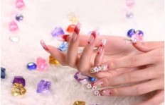 你试过将美甲作为副业吗？这样做真的能赚钱吗？