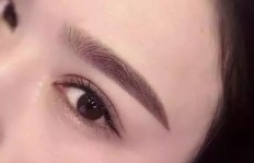 女生做副业选择纹眉，真的能月入过万吗？