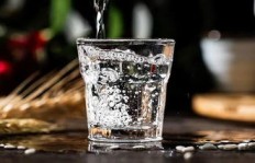 泡酒与白酒哪个更赚钱？经济效益大比拼