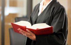 女律师的收入有多高？她们是如何实现高薪的？