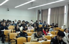 大学教授除了教书育人，是否还另有收入来源？