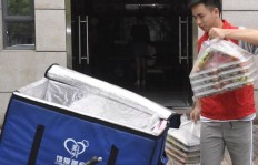 农村夫妻转行送外卖，月收入能有多少？
