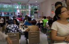 美甲店与面馆，哪个更赚钱？创业者必看的选择难题