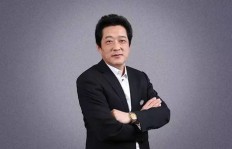 冯峰是如何通过手机摄影实现盈利的？