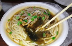 如何成功经营牛肉拉面馆实现盈利？
