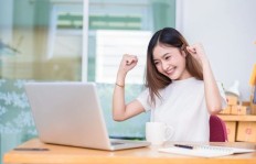 女生下班后做美容副业是否明智选择？