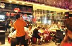 仰光街头摆摊，真能赚到钱吗？实地探访告诉你真相！