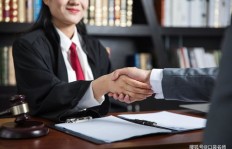 重庆民事律师收入哪家更高？如何选择高收益律师？