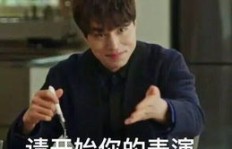 美女深夜加班，难道只为赚钱？背后的故事你知道吗？