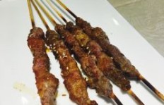 卖自行车羊肉串真能盈利吗？背后的经营之道是什么？