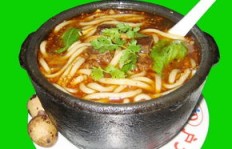 在深圳摆摊卖土豆粉，真的能赚钱吗？