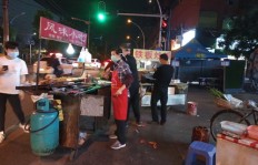 夜市摆摊，小女生卖什么能轻松盈利？