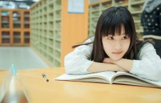女王私下还从事什么副业？