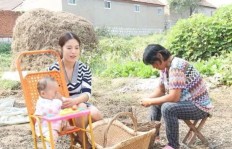 农村女孩为何每天搬砖谋生？背后的故事令人动容