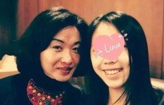 当家媳妇菊香背砖谋生，归来背红二柱心疼泪目，背后有何隐情？