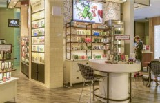 学校开设化妆品店能否盈利？是否值得一试？