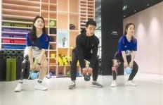 南航空乘竟涉足副业？背后故事引人深思