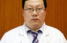 徐宁医生究竟是谁？他的专业背景和医疗成就有哪些？