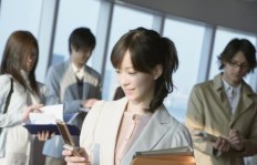 女员工私下经营副业，公司如何得知真相？