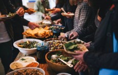 在美国洛杉矶靠做饭谋生，真的能赚到钱吗？