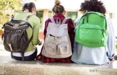背着书包旅行如何边走边赚？实用攻略告诉你！