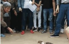 女孩街头摆摊如何月入过万？她的赚钱秘诀是什么？