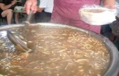 摆摊卖烤面筋能赚钱吗？副业新手如何快速上手？