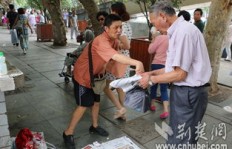盲人小伙如何靠卖西瓜实现自力更生？