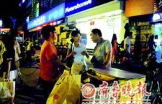 现在夜市摆摊做副业，真的能赚钱吗？