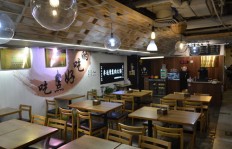 如何在美食广场成功开店盈利？有哪些关键步骤？