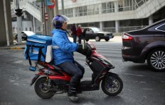 小黄帽送餐员配车住宿福利，真的可以预支工资吗？