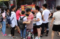 在农村摆摊卖土豆，真的能赚到钱吗？